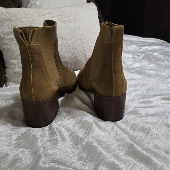 Elegant Tan Ankle Booties By Chelsea & Violet Size 8 NWOB! Never Worn! - Picture 3 of 9